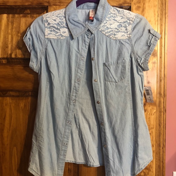 Button up Shirt - Picture 1 of 2